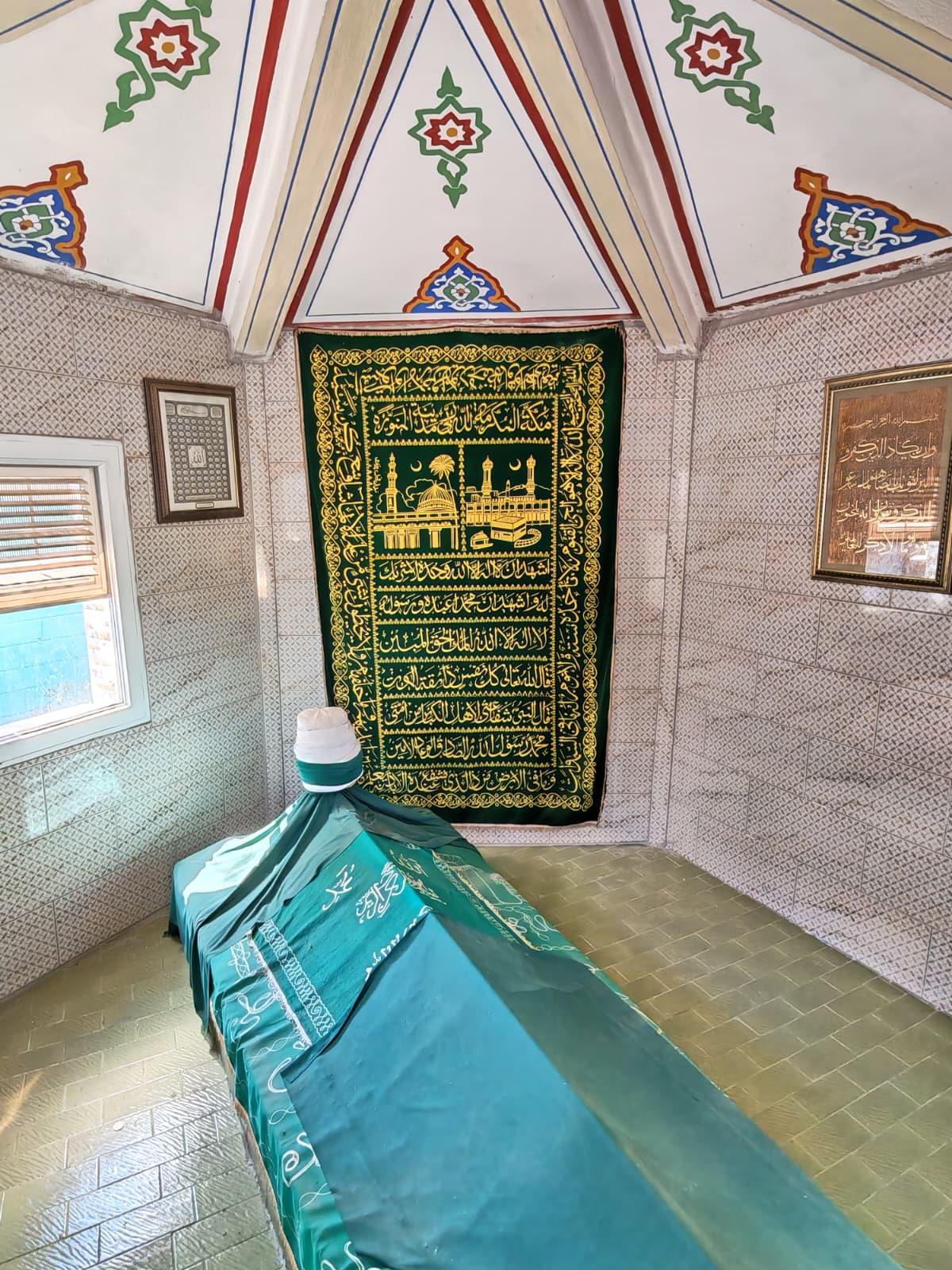 Kadı Şeyh Camii ve Türbesi